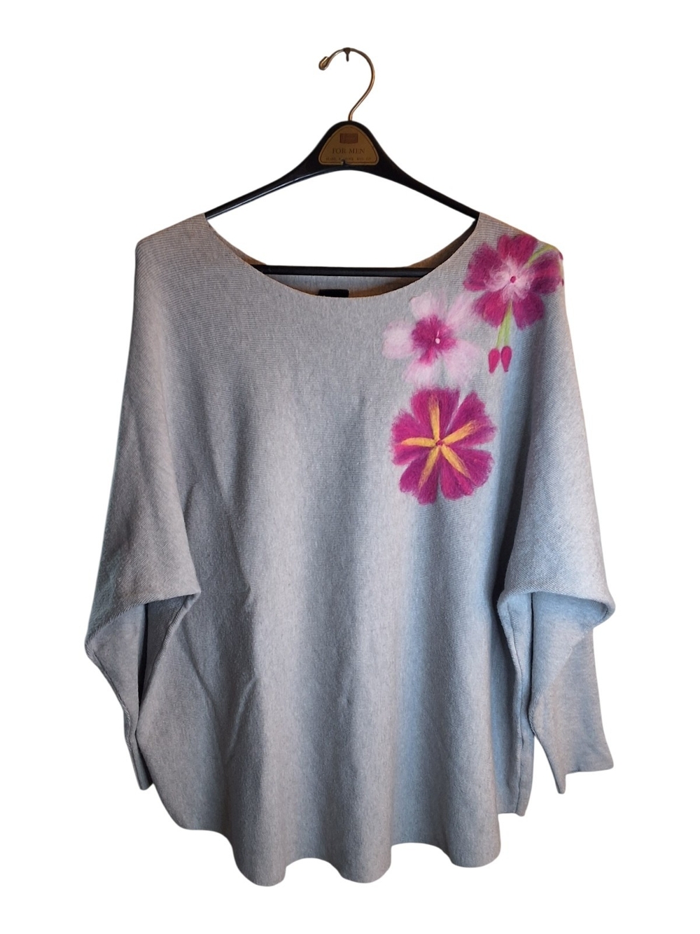 Light Gray Crewneck Sweater with Pink Floral Accent By Aaeda Size 1X